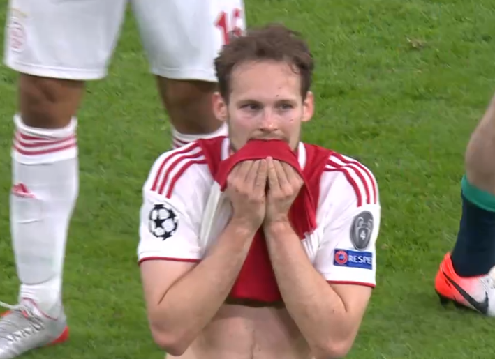 开云中国-阿贾克斯客场逆转，晋级前景堪忧()  第2张